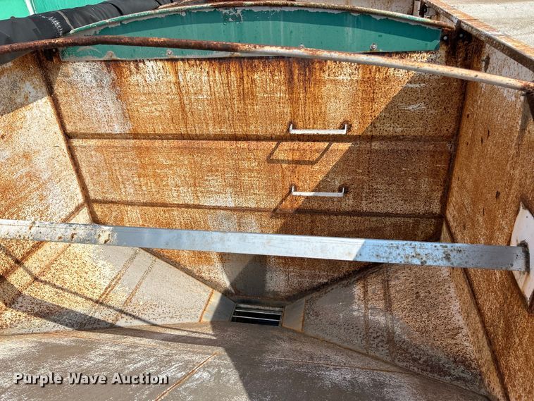 image for item EK4958 1995 Mack CH613 fertilizer delivery truck