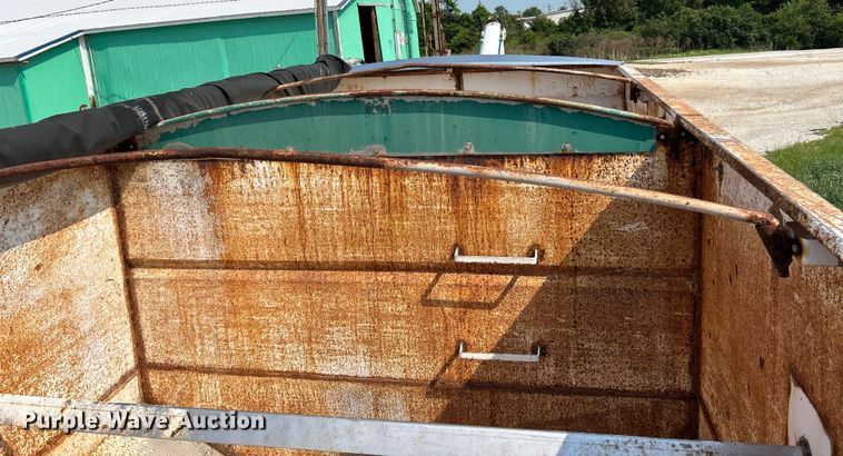 image for item EK4958 1995 Mack CH613 fertilizer delivery truck