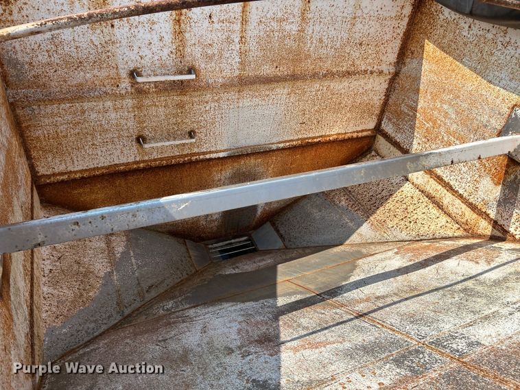 image for item EK4958 1995 Mack CH613 fertilizer delivery truck