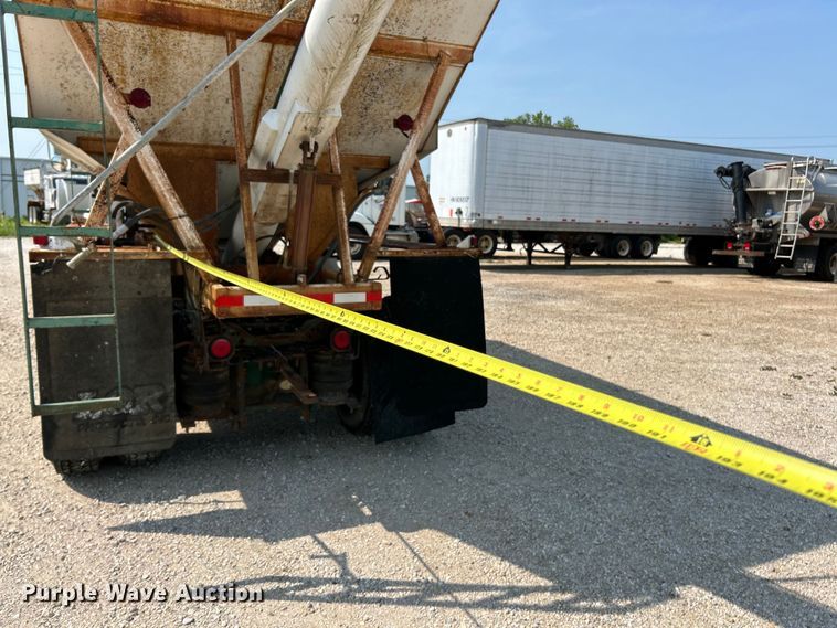 image for item EK4958 1995 Mack CH613 fertilizer delivery truck