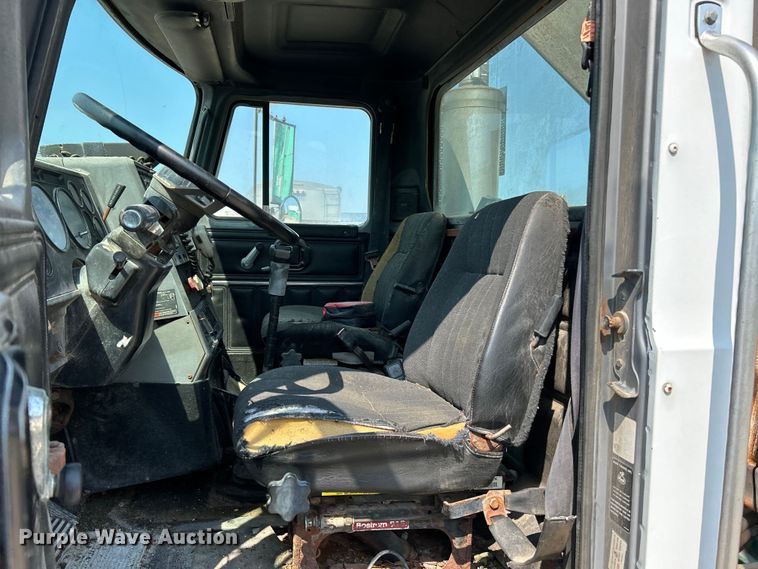 image for item EK4958 1995 Mack CH613 fertilizer delivery truck