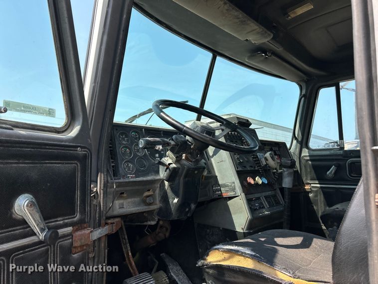 image for item EK4958 1995 Mack CH613 fertilizer delivery truck