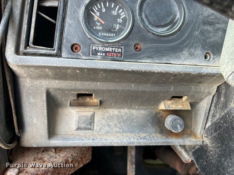 image for item EK4958 1995 Mack CH613 fertilizer delivery truck