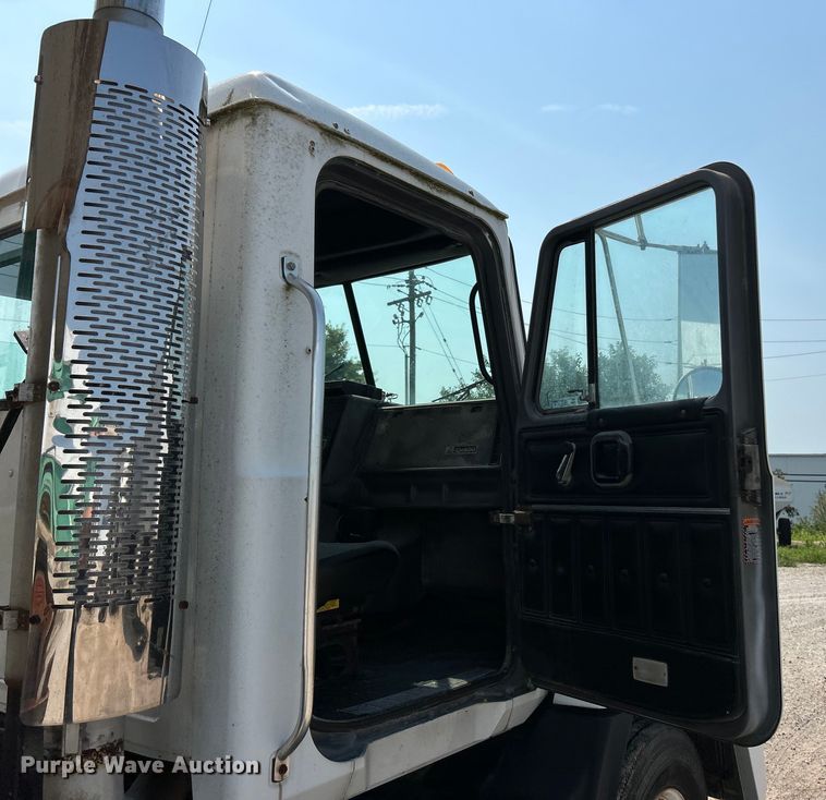 image for item EK4958 1995 Mack CH613 fertilizer delivery truck