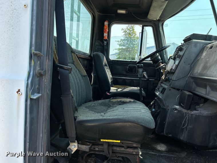 image for item EK4958 1995 Mack CH613 fertilizer delivery truck