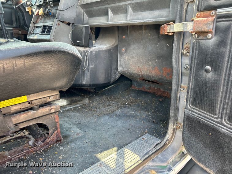 image for item EK4958 1995 Mack CH613 fertilizer delivery truck