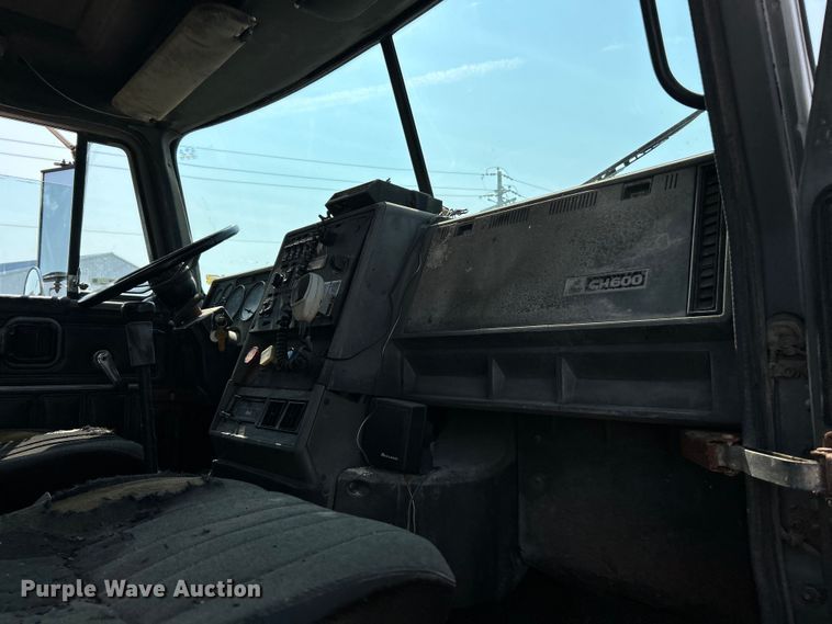 image for item EK4958 1995 Mack CH613 fertilizer delivery truck