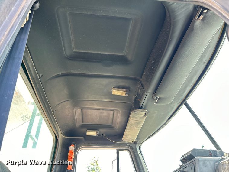 image for item EK4958 1995 Mack CH613 fertilizer delivery truck