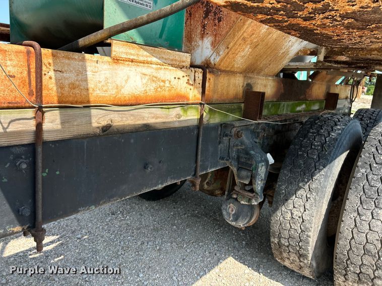 image for item EK4958 1995 Mack CH613 fertilizer delivery truck