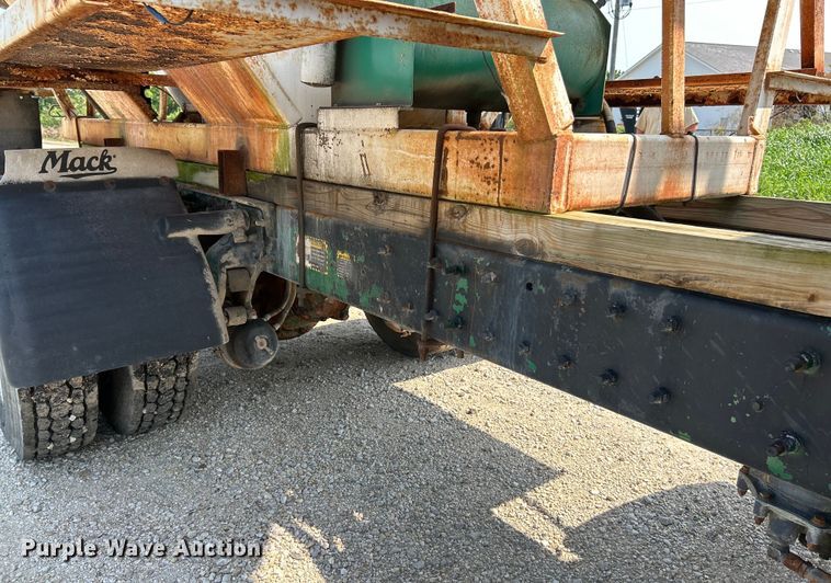 image for item EK4958 1995 Mack CH613 fertilizer delivery truck