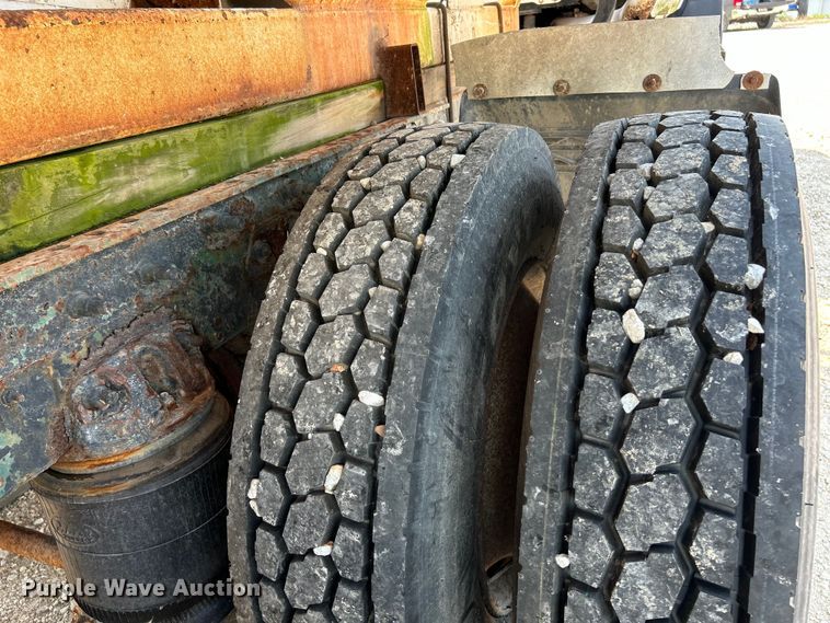 image for item EK4958 1995 Mack CH613 fertilizer delivery truck