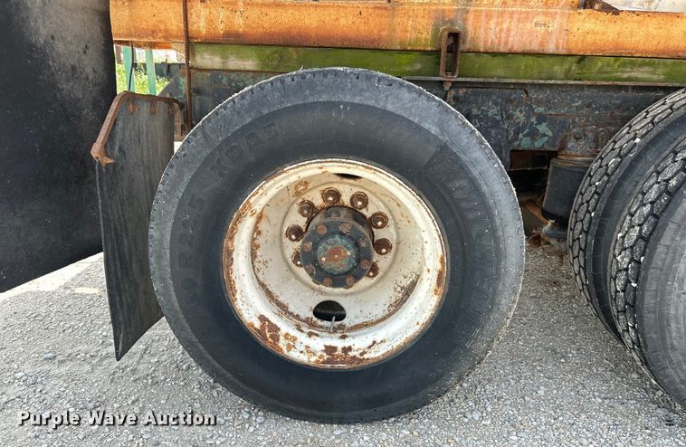 image for item EK4958 1995 Mack CH613 fertilizer delivery truck