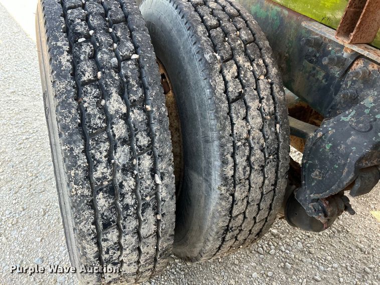 image for item EK4958 1995 Mack CH613 fertilizer delivery truck