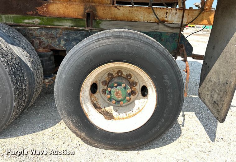 image for item EK4958 1995 Mack CH613 fertilizer delivery truck