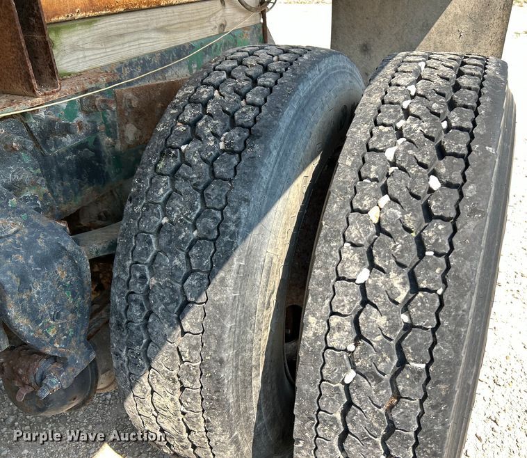 image for item EK4958 1995 Mack CH613 fertilizer delivery truck