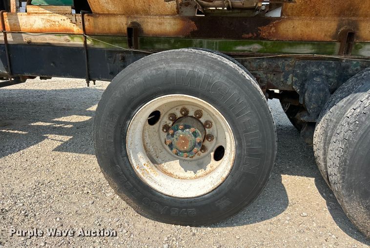 image for item EK4958 1995 Mack CH613 fertilizer delivery truck