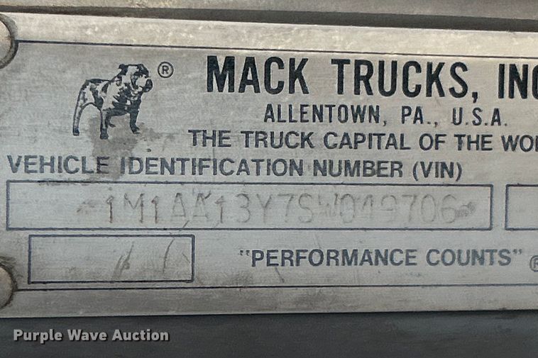 image for item EK4958 1995 Mack CH613 fertilizer delivery truck