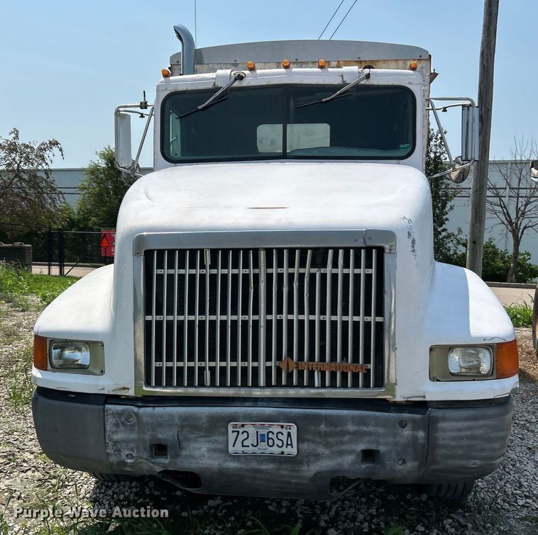 image for item EK4959 1991 International  9400 fertilizer delivery truck