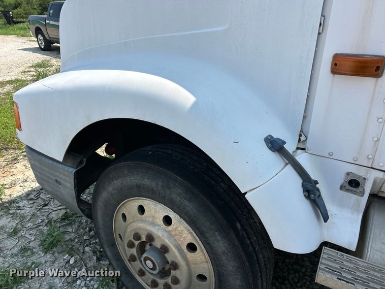 image for item EK4959 1991 International  9400 fertilizer delivery truck