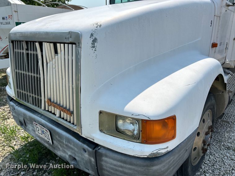 image for item EK4959 1991 International  9400 fertilizer delivery truck