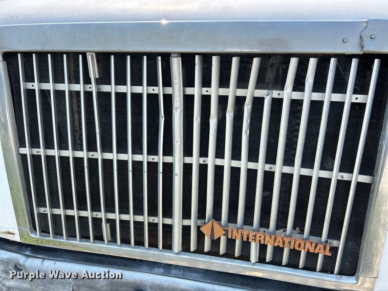 image for item EK4959 1991 International  9400 fertilizer delivery truck