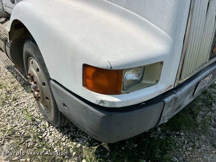 image for item EK4959 1991 International  9400 fertilizer delivery truck