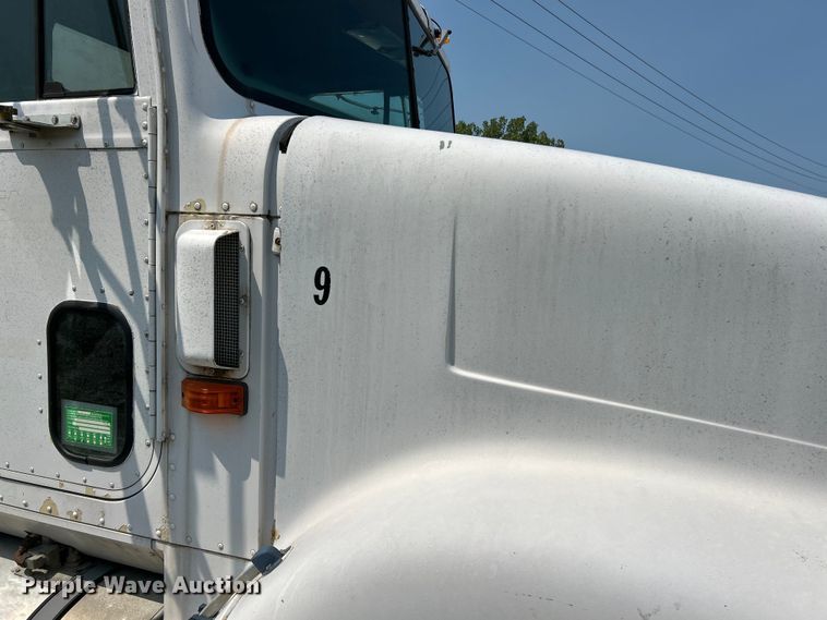 image for item EK4959 1991 International  9400 fertilizer delivery truck