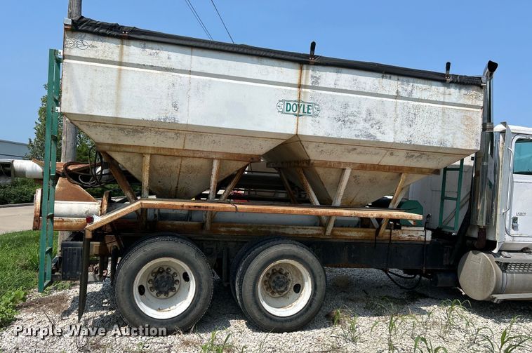 image for item EK4959 1991 International  9400 fertilizer delivery truck