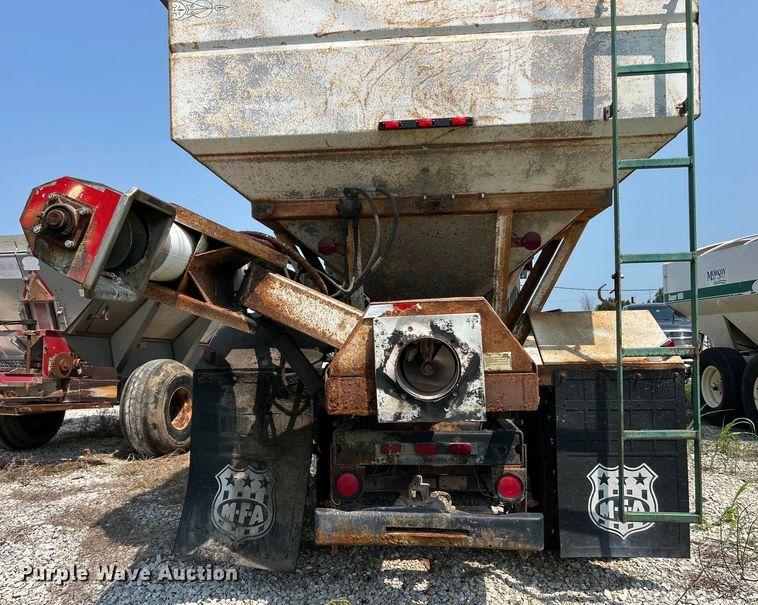 image for item EK4959 1991 International  9400 fertilizer delivery truck