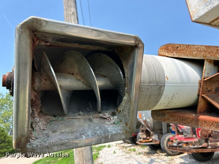 image for item EK4959 1991 International  9400 fertilizer delivery truck