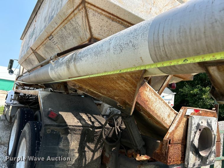 image for item EK4959 1991 International  9400 fertilizer delivery truck