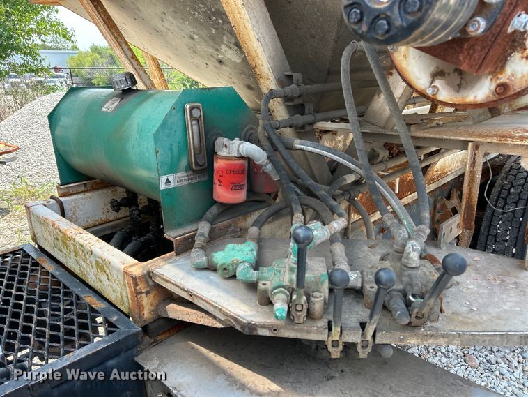 image for item EK4959 1991 International  9400 fertilizer delivery truck