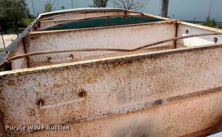 image for item EK4959 1991 International  9400 fertilizer delivery truck