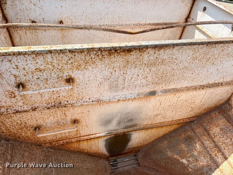 image for item EK4959 1991 International  9400 fertilizer delivery truck