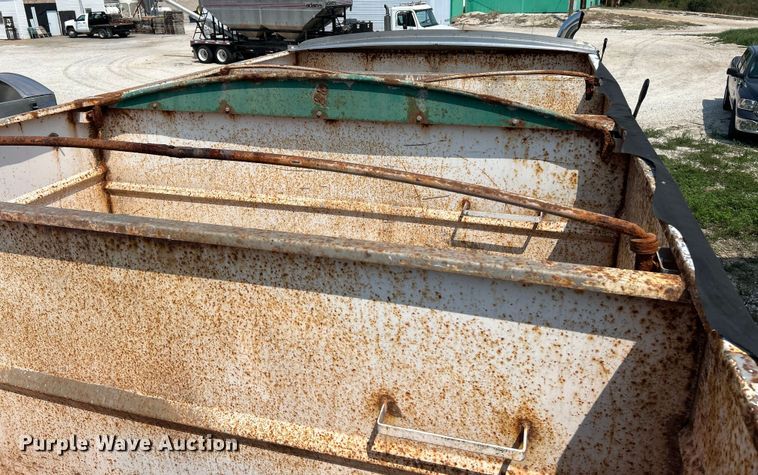 image for item EK4959 1991 International  9400 fertilizer delivery truck