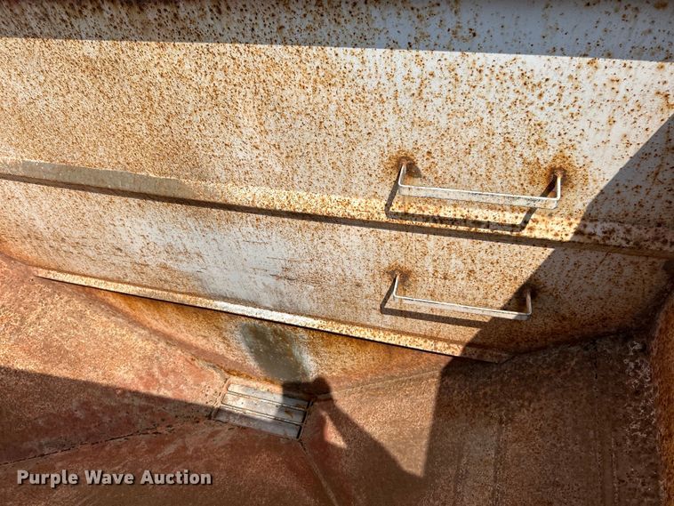 image for item EK4959 1991 International  9400 fertilizer delivery truck