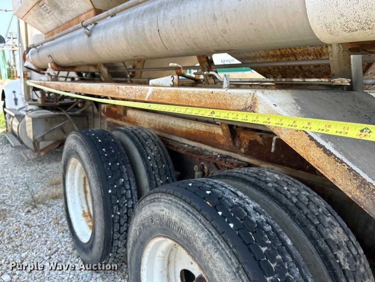 image for item EK4959 1991 International  9400 fertilizer delivery truck