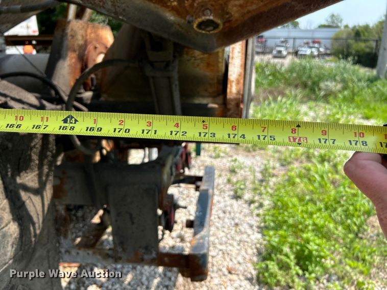 image for item EK4959 1991 International  9400 fertilizer delivery truck