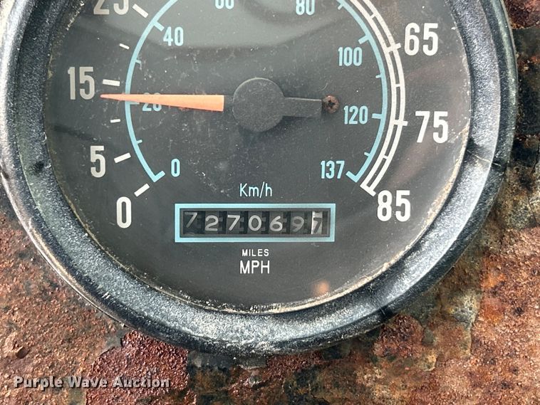 image for item EK4959 1991 International  9400 fertilizer delivery truck