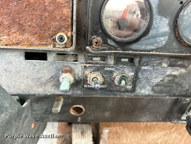 image for item EK4959 1991 International  9400 fertilizer delivery truck