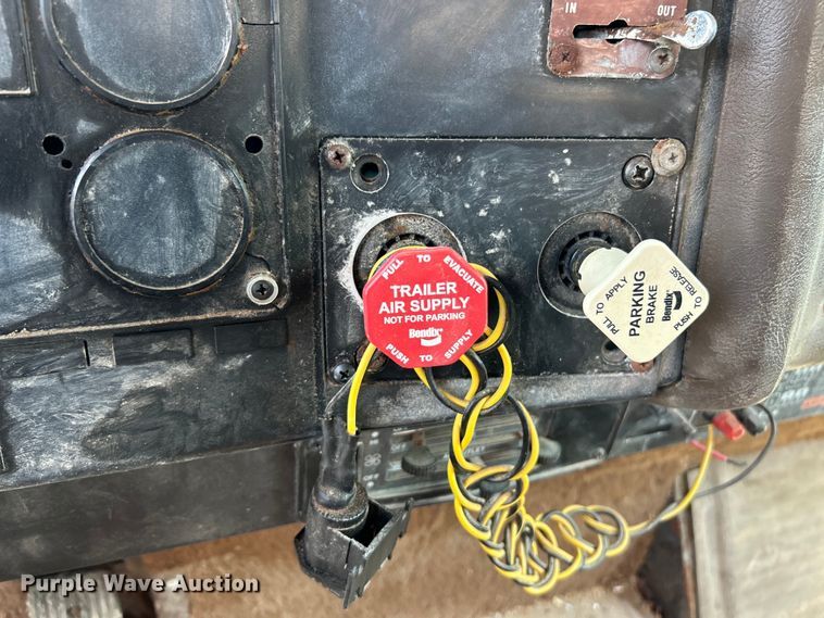 image for item EK4959 1991 International  9400 fertilizer delivery truck