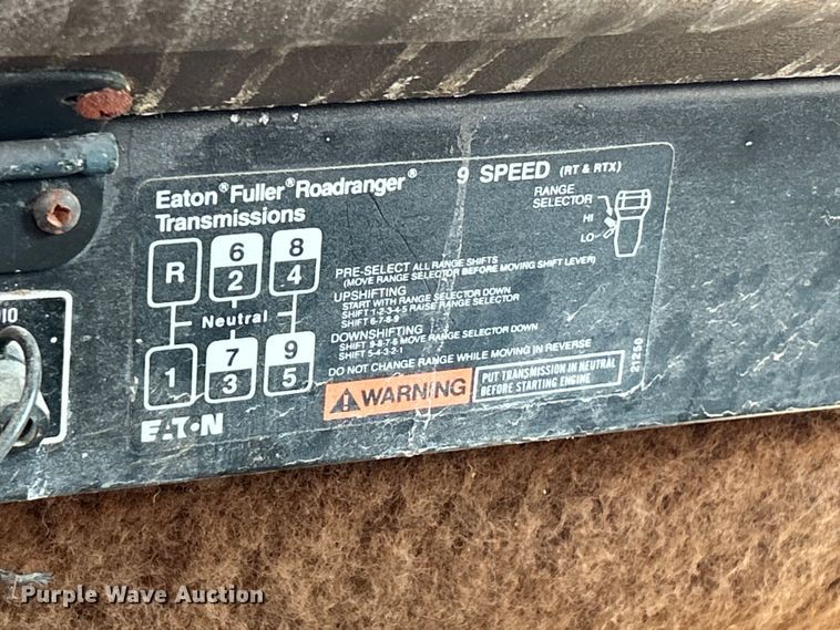 image for item EK4959 1991 International  9400 fertilizer delivery truck