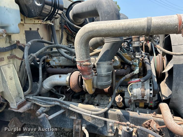 image for item EK4959 1991 International  9400 fertilizer delivery truck