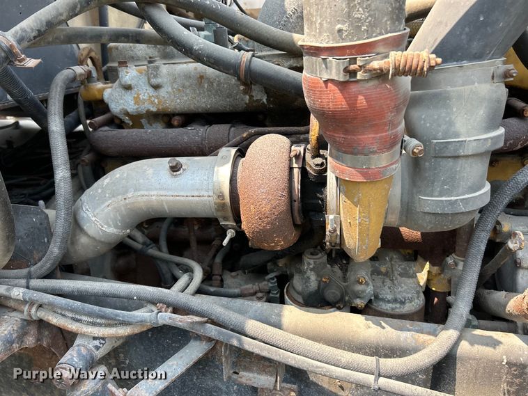 image for item EK4959 1991 International  9400 fertilizer delivery truck