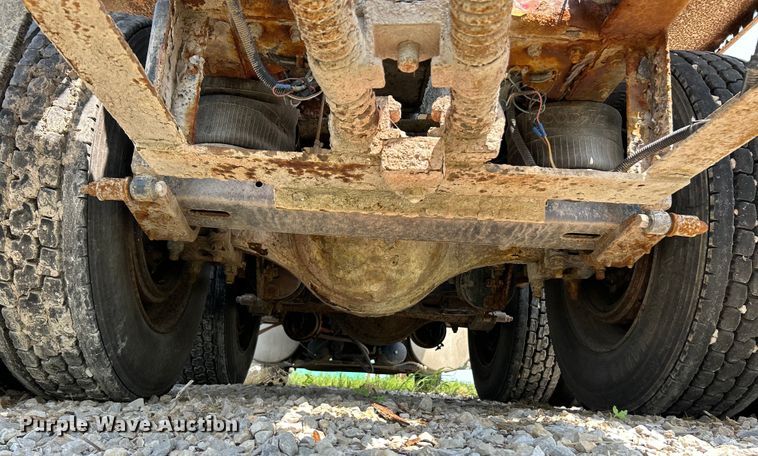 image for item EK4959 1991 International  9400 fertilizer delivery truck