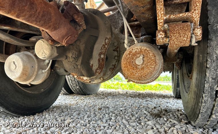 image for item EK4959 1991 International  9400 fertilizer delivery truck