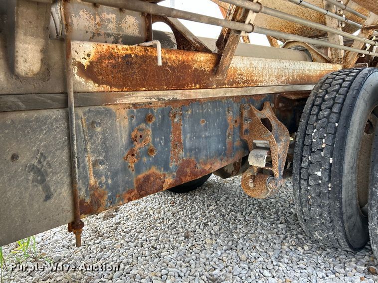 image for item EK4959 1991 International  9400 fertilizer delivery truck