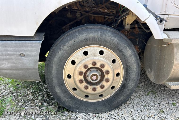 image for item EK4959 1991 International  9400 fertilizer delivery truck