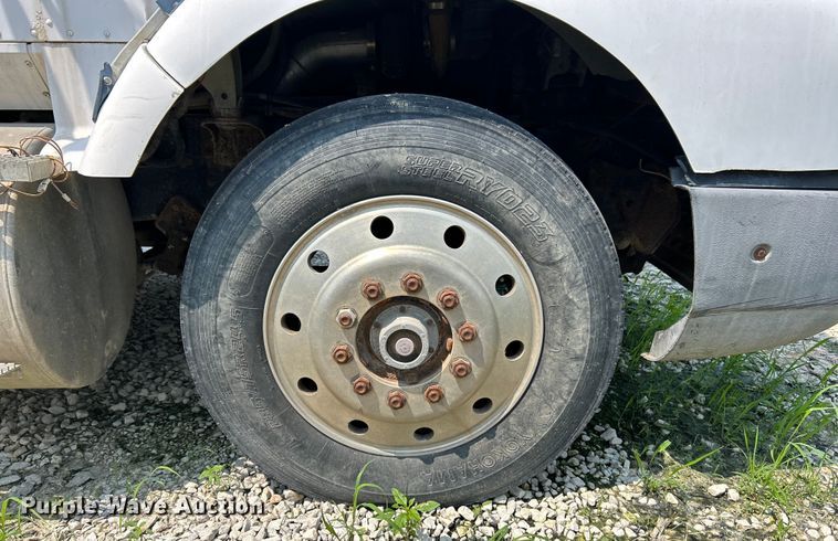 image for item EK4959 1991 International  9400 fertilizer delivery truck