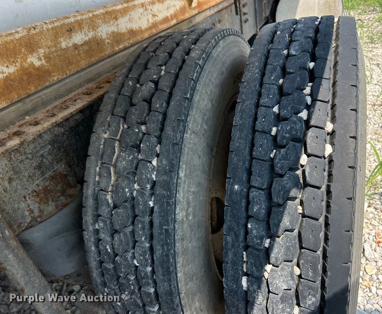 image for item EK4959 1991 International  9400 fertilizer delivery truck